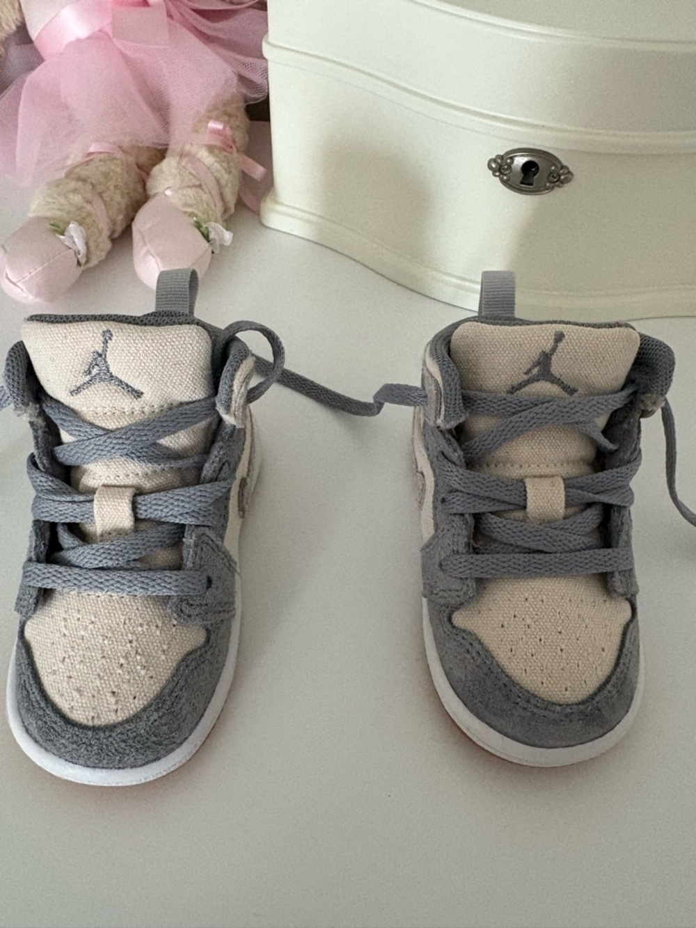4c grey cream and white jordans